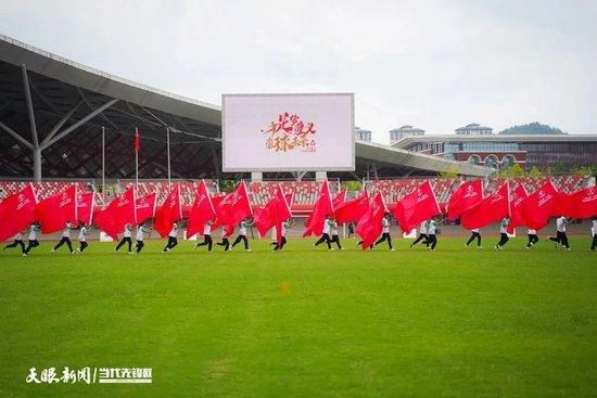 该片由《瑞士军刀男》的导演丹·关、丹尼尔·施因内特执导，杨紫琼、杰米·李·柯蒂斯、斯蒂芬妮·许、关继威等主演，将于3月25日北美上映